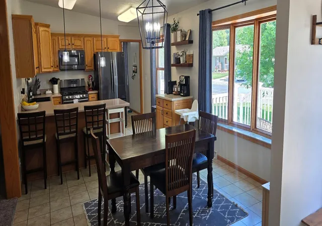 Photo 4 of Single family home for sale at 304 Paul Hanson Dr, Clarks Grove, MN 56016 | MLS# 7137922 | Listing updated on 2026-09-03