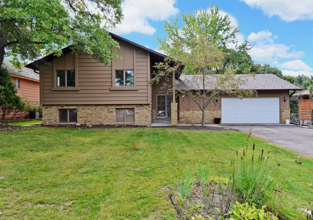 Photo 3 of Single family home for sale at 11963 Nw Evergreen St, Minneapolis, MN 55448 | MLS# 7137928 | Listing updated on 2026-09-29