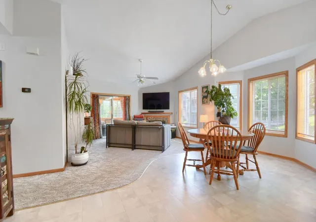 Photo 3 of Single family home for sale at 828 Woodland Dr, Saint Paul, MN 55115 | MLS# 7137932 | Listing updated on 2026-09-13