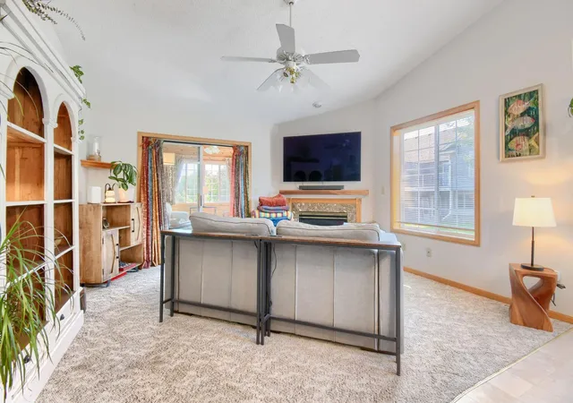 Photo 4 of Single family home for sale at 828 Woodland Dr, Saint Paul, MN 55115 | MLS# 7137932 | Listing updated on 2026-09-13