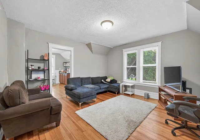 Photo 4 of House for sale at 895 Rose Ave E, Saint Paul, MN 55106 | MLS# 7137987 | Listing updated on 2026-09-03