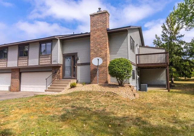 Photo 2 of Single family home for sale at 2819 Wimbledon Ridge, Saint Paul, MN 55125 | MLS# 7137992 | Listing updated on 2026-09-12