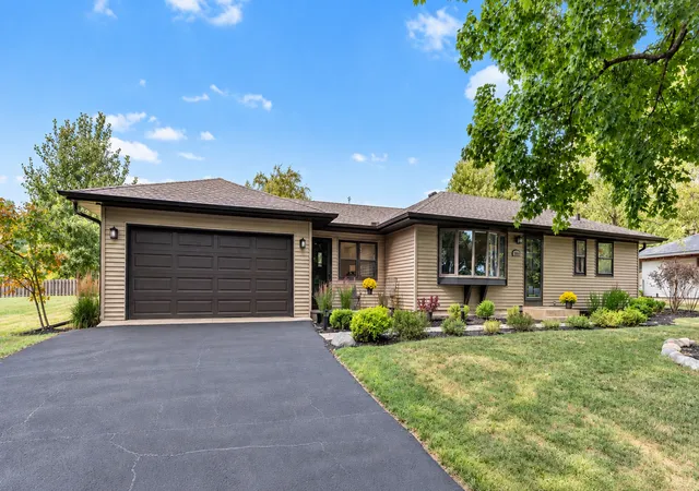 Photo 3 of Single family home for sale at 1619 Constance Dr E, Minneapolis, MN 55422 | MLS# 7137996 | Listing updated on 2026-09-19
