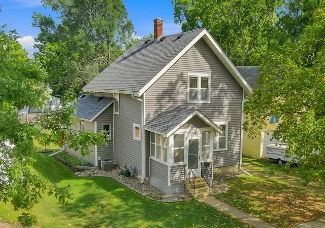 Photo 1 of Single family home for sale at 719 5th Avenue Nw, Faribault, MN 55021 | MLS# 7138006 | Listing updated on 2026-09-06