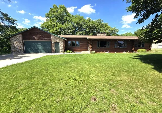 Photo 3 of Single family home for sale at 830 W Church St, Belle Plaine, MN 56011 | MLS# 7138012 | Listing updated on 2026-10-17