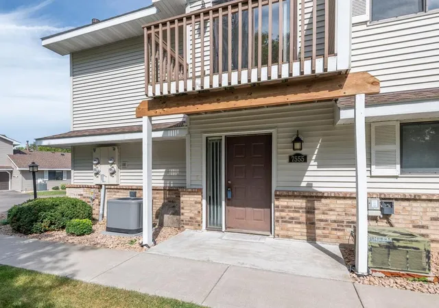 Photo 2 of Single family home for sale at 7555 Wedgewood Way N, Maple Grove, MN 55311 | MLS# 7138075 | Listing updated on 2026-09-04