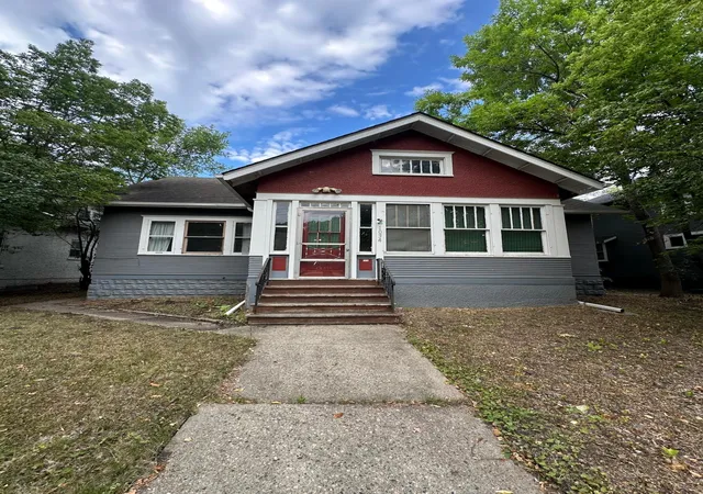 Photo 1 of Single family home for sale at 1034 University Dr N, Fargo, ND 58102 | MLS# 7138085 | Listing updated on 2026-09-04