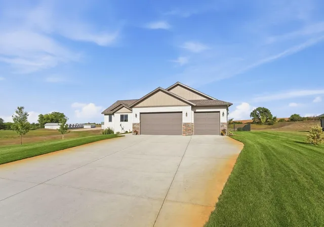 Photo 4 of Single family home for sale at 1326 Faith Hl Dr SW, Alexandria, MN 56308 | MLS# 7138106 | Listing updated on 2026-10-01