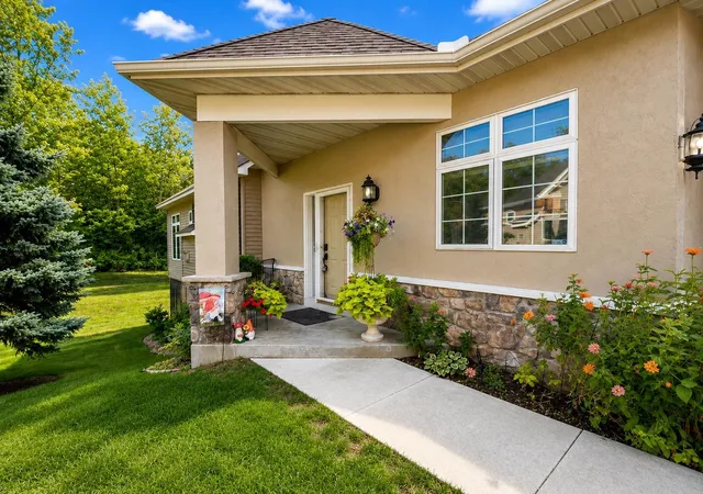 Photo 3 of Single family home for sale at 13904 Shoreside Ct, Savage, MN 55378 | MLS# 7138126 | Listing updated on 2026-09-06