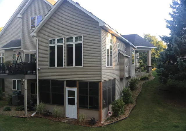 Photo 4 of Single family home for sale at 13904 Shoreside Ct, Savage, MN 55378 | MLS# 7138126 | Listing updated on 2026-09-06