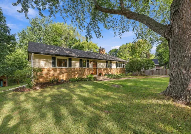 Photo 3 of Single family home for sale at 3966 Earlynn Ln, Minnetonka, MN 55345 | MLS# 7138146 | Listing updated on 2026-09-18
