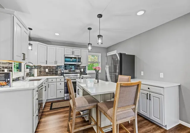 Photo 4 of Single family home for sale at 1197 Burke Ave W, Saint Paul, MN 55113 | MLS# 7138152 | Listing updated on 2026-10-06