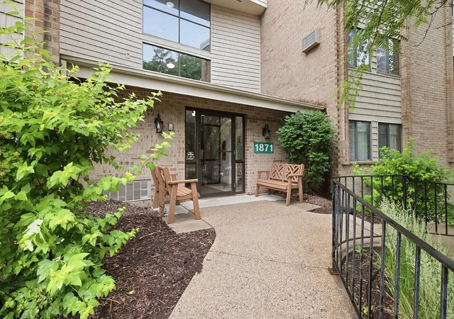 Photo 3 of Condo for sale at 1871 Silver Bell Rd #107, Saint Paul, MN 55122 | MLS# 7138153 | Listing updated on 2026-09-04
