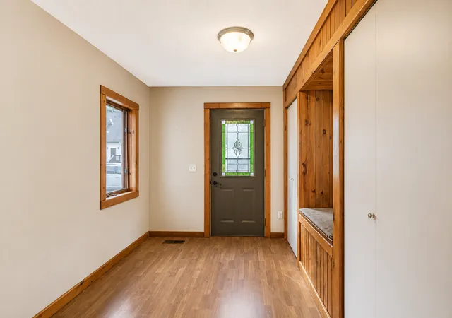 Photo 2 of Single family home for sale at 1008 Quincy St, North Mankato, MN 56003 | MLS# 7138172 | Listing updated on 2026-09-23