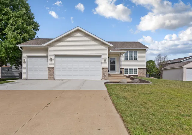 Photo 1 of Sale Pending at 4 Lillie Ln Se, Pine Island, MN 55963 | MLS# 7138189 | Listing updated on 2026-09-25