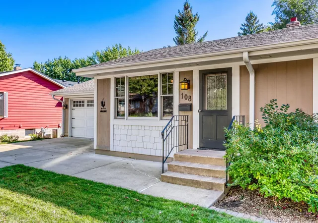 Photo 3 of Single family home for sale at 108 18th Avenue N, South Saint Paul, MN 55075 | MLS# 7138202 | Listing updated on 2026-10-01