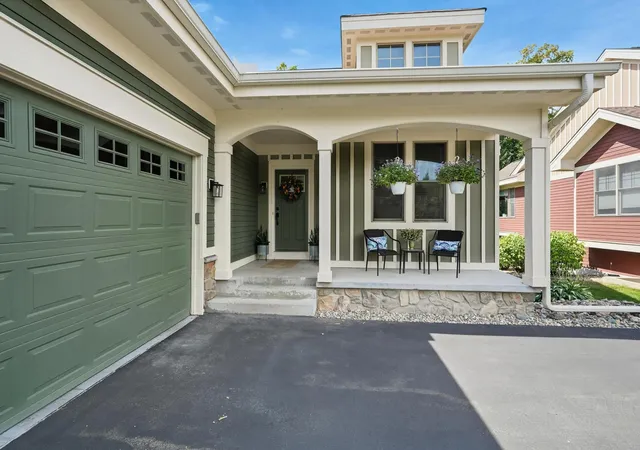 Photo 1 of Single family home for sale at 4033 Heritage Ln Se, Prior Lake, MN 55372 | MLS# 7138250 | Listing updated on 2026-09-30