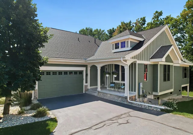 Photo 3 of Single family home for sale at 4033 Heritage Ln Se, Prior Lake, MN 55372 | MLS# 7138250 | Listing updated on 2026-09-30