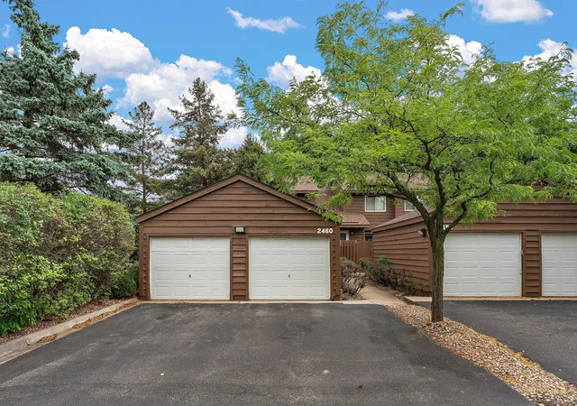 Single family home for sale at 2460 Crestwood Dr, Saint Paul, MN 55109 | MLS# 7138251
