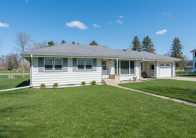Photo 2 of Single family home for sale at 209 Hillcrest Way, Le Sueur, MN 56058 | MLS# 7138270 | Listing updated on 2026-09-04