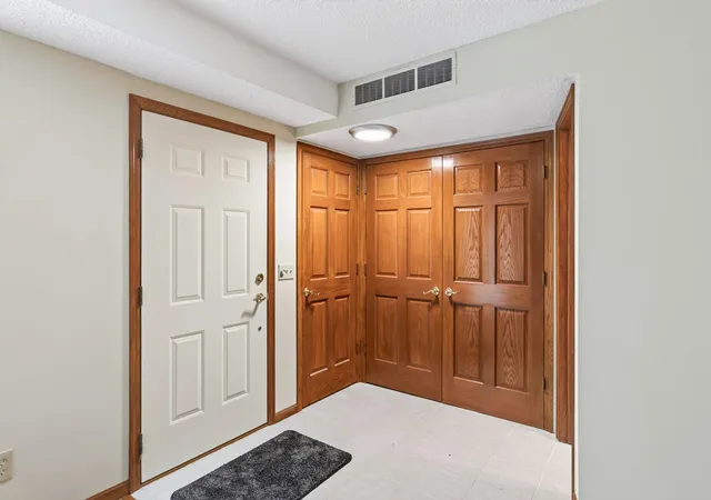 Photo 3 of Single family home for sale at 18661 Clear View Ct, Minnetonka, MN 55345 | MLS# 7138284 | Listing updated on 2026-09-15