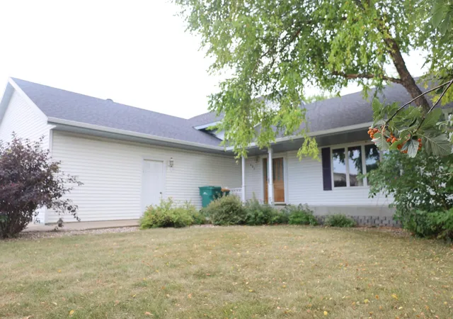 Photo 1 of Single family home for sale at 407 Siemers Ct, Breckenridge, MN 56520 | MLS# 7138287 | Listing updated on 2026-09-04