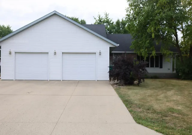 Photo 2 of Single family home for sale at 407 Siemers Ct, Breckenridge, MN 56520 | MLS# 7138287 | Listing updated on 2026-09-04