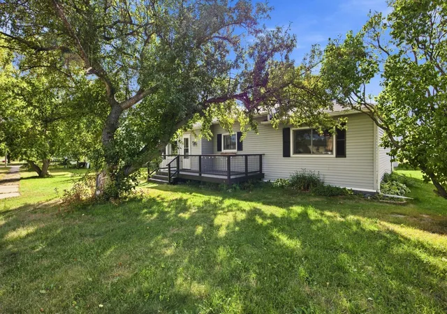 Photo 2 of Single family home for sale at 325 3rd Avenue W, Halstad, MN 56548 | MLS# 7138308 | Listing updated on 2026-09-04