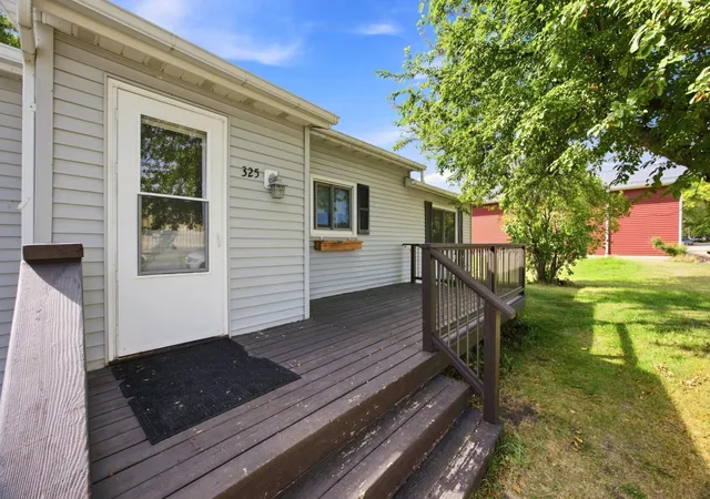 Photo 3 of Single family home for sale at 325 3rd Avenue W, Halstad, MN 56548 | MLS# 7138308 | Listing updated on 2026-09-04