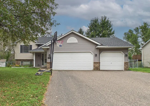 Photo 3 of Single family home for sale at 26245 Golden Ave, Wyoming, MN 55092 | MLS# 7138331 | Listing updated on 2026-10-05