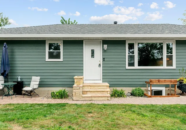 Photo 3 of Single family home for sale at 1709 14th Street E, Glencoe, MN 55336 | MLS# 7138344 | Listing updated on 2026-09-23