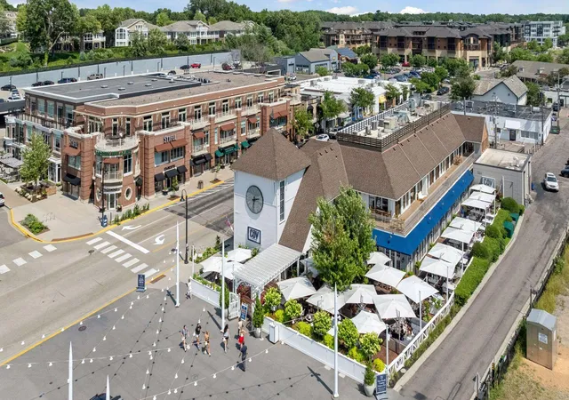 Listing Photo 2 - Condo for sale in building located at 875 Lake St N, Wayzata, MN 55391 - Unit #401