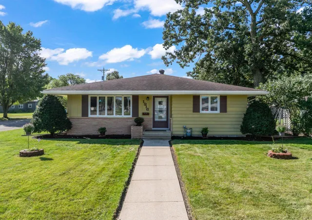 Photo 1 of Single family home for sale at 1916 6th Avenue Se, Austin, MN 55912 | MLS# 7138468 | Listing updated on 2026-09-04