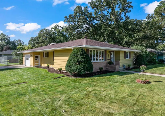 Photo 3 of Single family home for sale at 1916 6th Avenue Se, Austin, MN 55912 | MLS# 7138468 | Listing updated on 2026-09-04