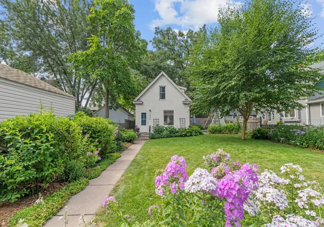 Photo 1 of Sale Pending at 1830 Hewitt Ave, Saint Paul, MN 55104 | MLS# 7138476 | Listing updated on 2026-10-19