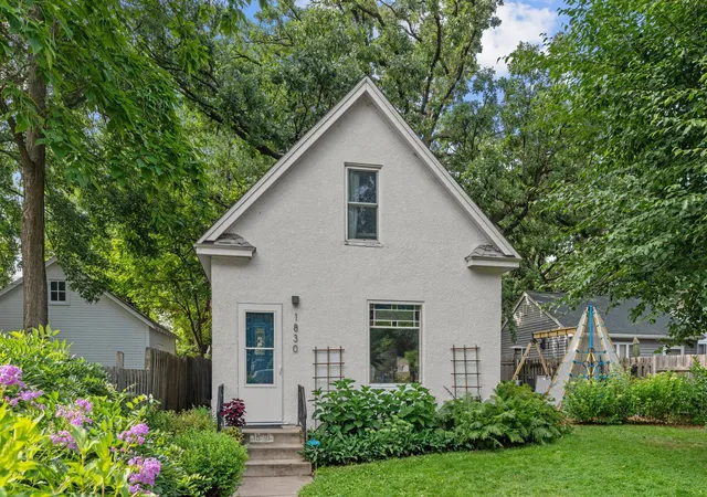 Photo 3 of Sale Pending at 1830 Hewitt Ave, Saint Paul, MN 55104 | MLS# 7138476 | Listing updated on 2026-10-19