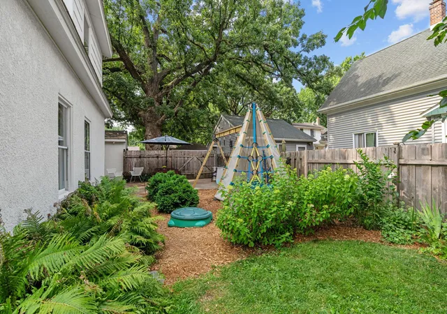 Photo 4 of Sale Pending at 1830 Hewitt Ave, Saint Paul, MN 55104 | MLS# 7138476 | Listing updated on 2026-10-19