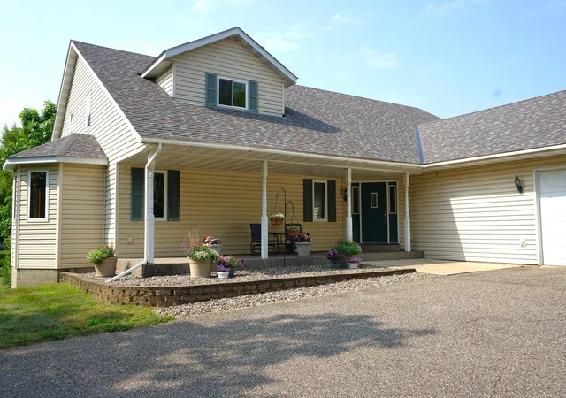 Single family home for sale at 6592 295th Street E, Cannon Falls, MN 55009 | MLS# 7138482