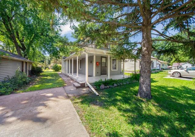 Photo 2 of Single family home for sale at 1518 4th Avenue, Mankato, MN 56001 | MLS# 7138497 | Listing updated on 2026-09-04