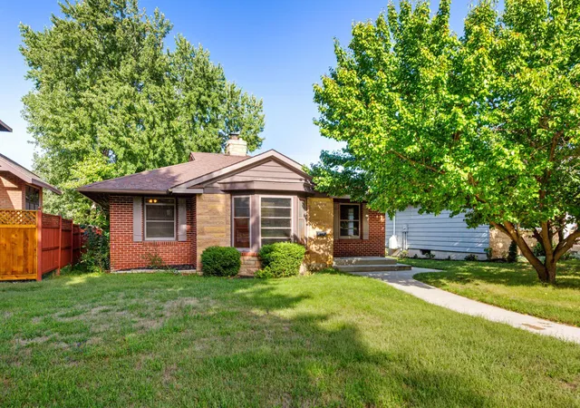Single family home for sale at 1005 S Minnesota St, New Ulm, MN 56073 | MLS# 7138509