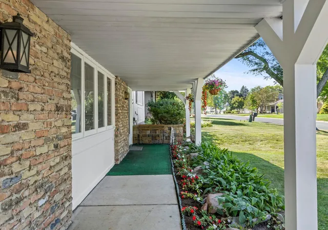 Photo 4 of Single family home for sale at 1000 Tiller Ln, Saint Paul, MN 55126 | MLS# 7138539 | Listing updated on 2026-10-31