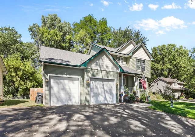 Photo 2 of Single family home for sale at 379 Wheelock Pkwy E, Saint Paul, MN 55130 | MLS# 7138556 | Listing updated on 2026-09-05