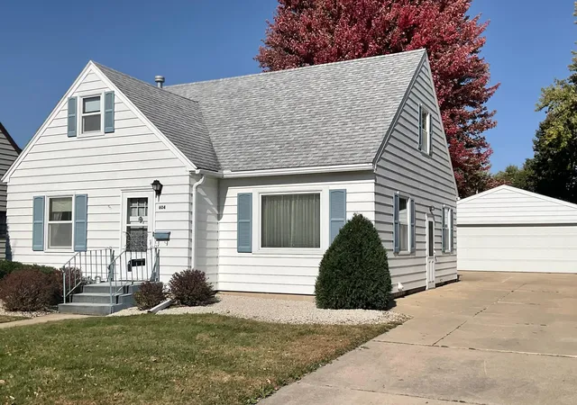 Single family home for sale at 604 13th Avenue SW, Austin, MN 55912 | MLS# 7138567