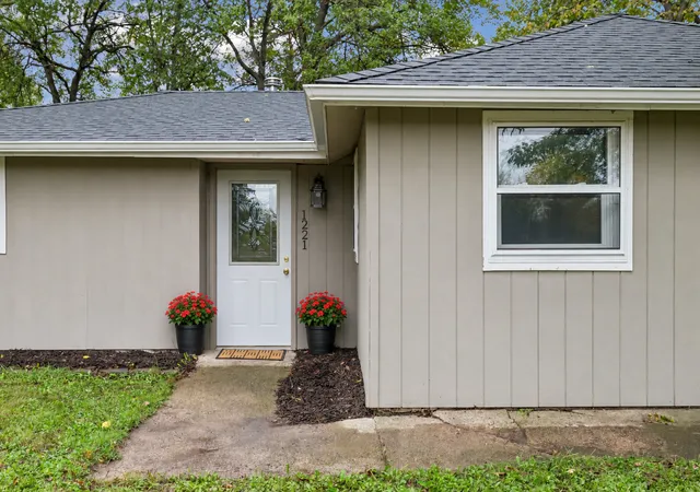 Photo 3 of Single family home for sale at 1221 Jefferson Rd, Northfield, MN 55057 | MLS# 7138586 | Listing updated on 2026-09-25