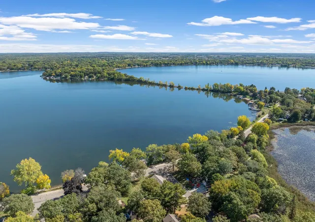 Photo 3 of Single family home for sale at 1001 Lakeshore Dr, Big Lake, MN 55309 | MLS# 7138627 | Listing updated on 2026-10-09