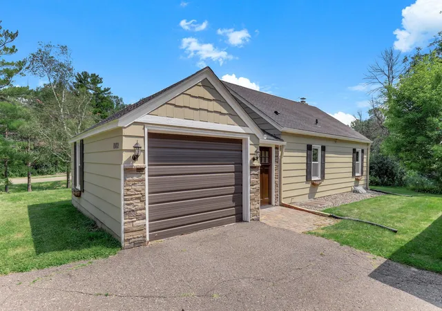 Photo 3 of Single family home for sale at 1922 Oakland Rd, Hopkins, MN 55305 | MLS# 7138685 | Listing updated on 2026-09-04
