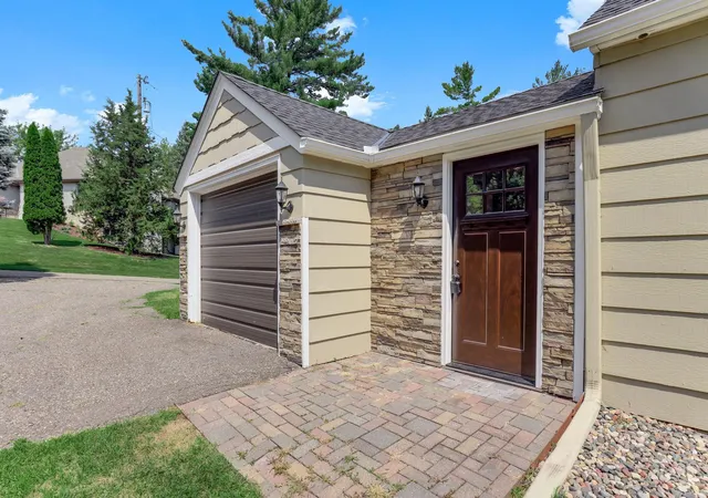 Photo 4 of Single family home for sale at 1922 Oakland Rd, Hopkins, MN 55305 | MLS# 7138685 | Listing updated on 2026-09-04