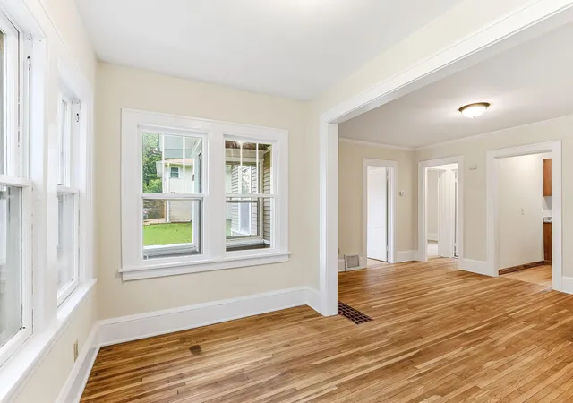 Photo 4 of Single family home for sale at 1812 Minnehaha Ave E, Saint Paul, MN 55119 | MLS# 7138695 | Listing updated on 2026-10-08