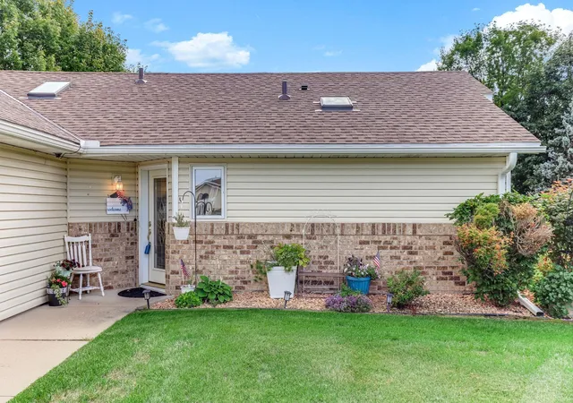 Photo 3 of Single family home for sale at 9205 Yorkshire Ln, Minneapolis, MN 55443 | MLS# 7138727 | Listing updated on 2026-09-05