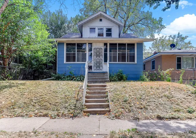 Photo 2 of Single family home for sale at 706 Fuller Ave, Saint Paul, MN 55104 | MLS# 7138740 | Listing updated on 2026-09-04